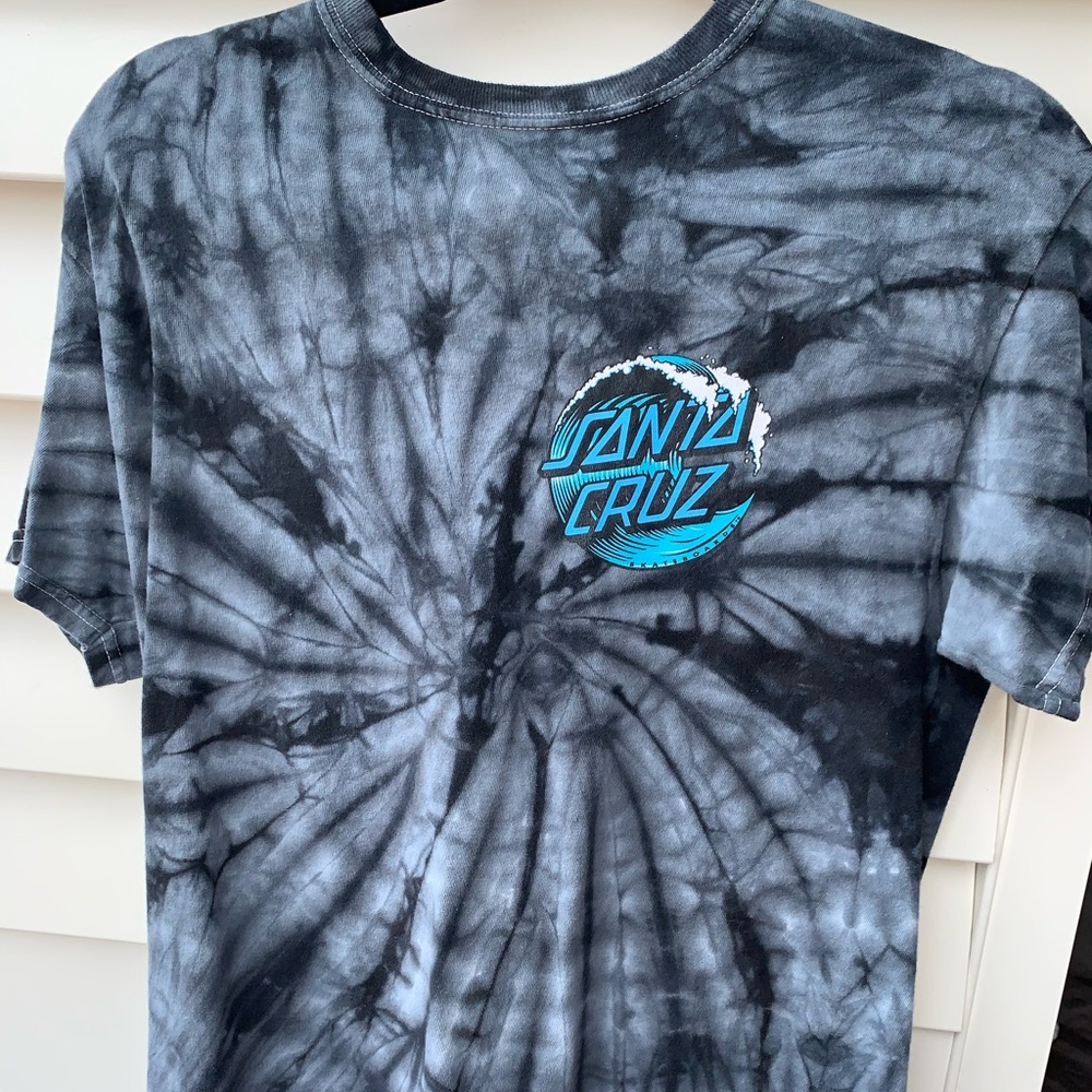 tie dyed santa cruz shirt💙